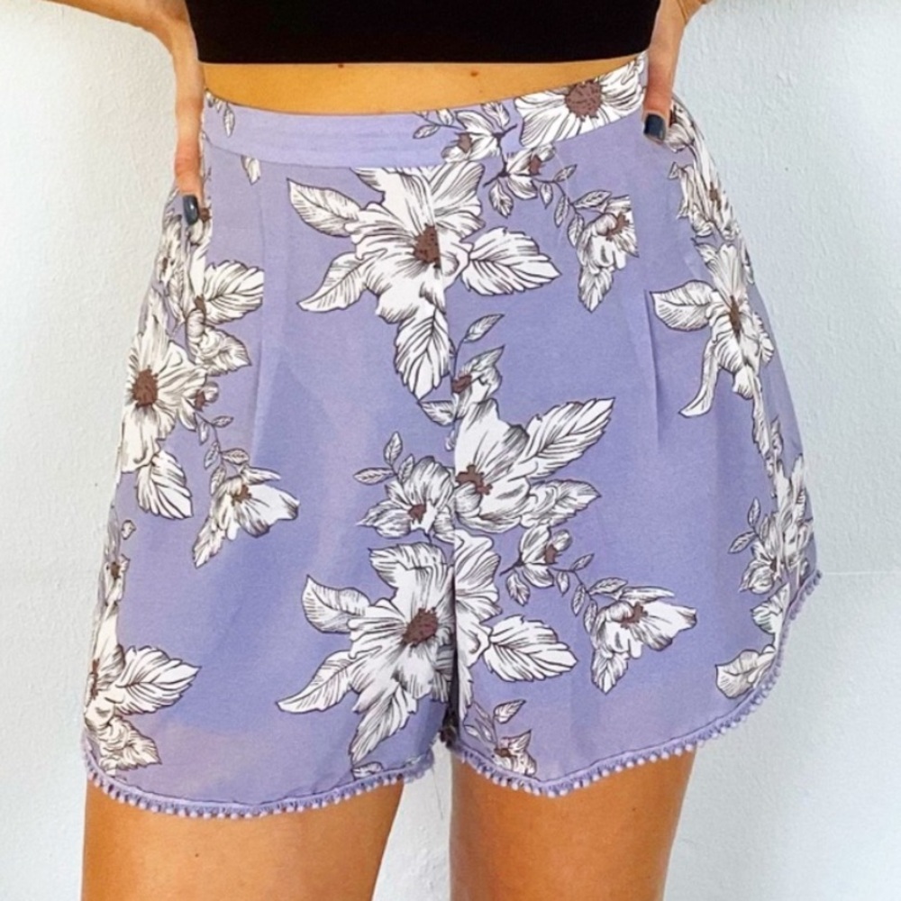 Gianni Bini purple floral print high waist pom pom trim shorts size large